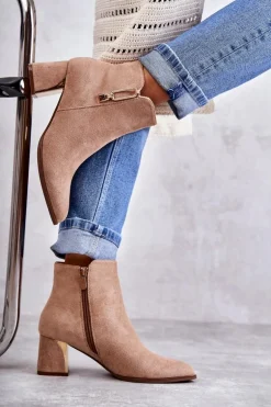 Zamszowe Botki Na Słupku Z Ozdobą Beżowe Erine