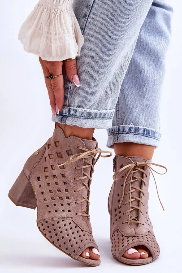 Zamszowe Botki W Ażurowy Wzór Maciejka 05966-10 Ciemnobeżowe