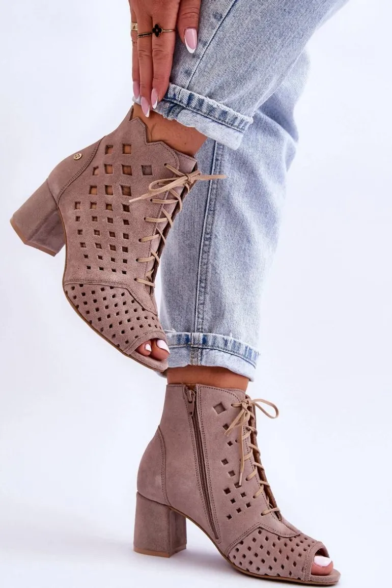 Zamszowe Botki W Ażurowy Wzór Maciejka 05966-10 Ciemnobeżowe