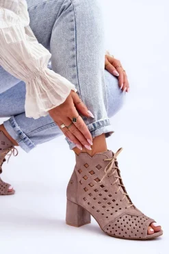 Zamszowe Botki W Ażurowy Wzór Maciejka 05966-10 Ciemnobeżowe