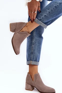 Zamszowe Botki Z Wycięciami Na Obcasie Jasnobeżowe Dalros