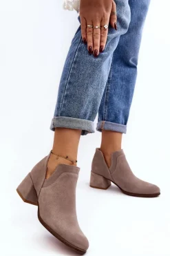 Zamszowe Botki Z Wycięciami Na Obcasie Jasnobeżowe Dalros