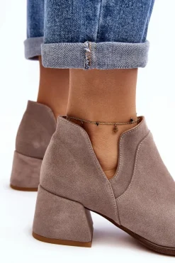 Zamszowe Botki Z Wycięciami Na Obcasie Jasnobeżowe Dalros