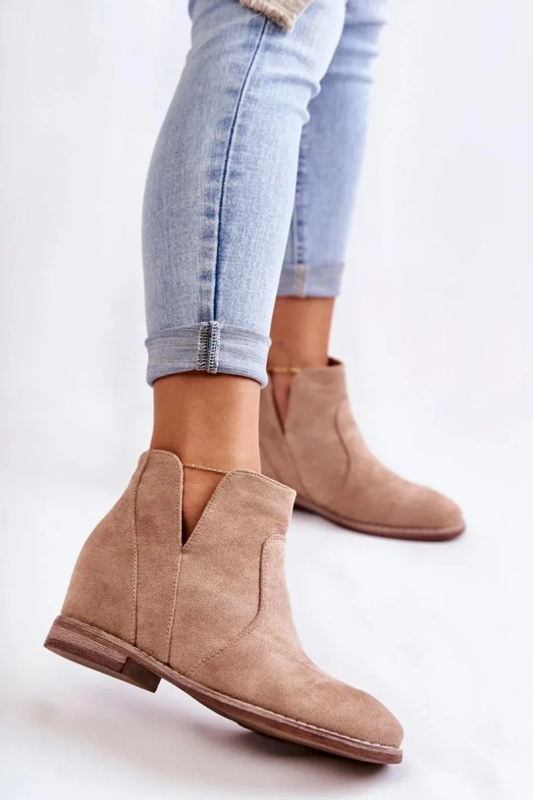 Zamszowe Botki Z Wycięciami Na Płaskim Obcasie Beżowe Henriette