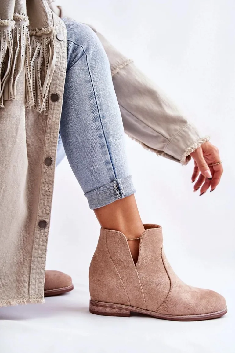 Zamszowe Botki Z Wycięciami Na Płaskim Obcasie Beżowe Henriette