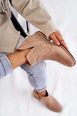 Zamszowe Botki Z Wycięciami Na Płaskim Obcasie Beżowe Henriette