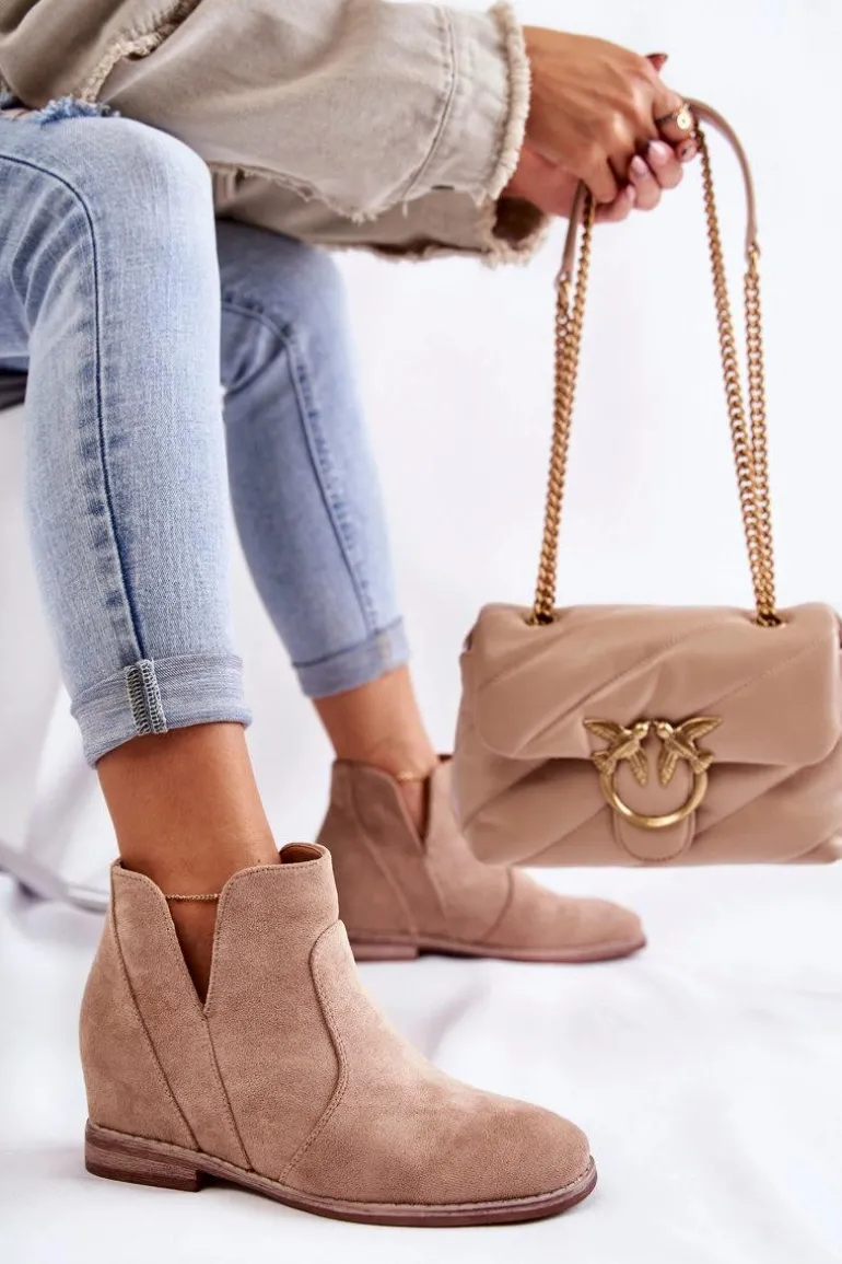 Zamszowe Botki Z Wycięciami Na Płaskim Obcasie Beżowe Henriette