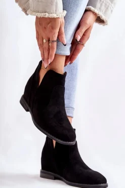 Zamszowe Botki Z Wycięciami Na Płaskim Obcasie Czarne Henriette