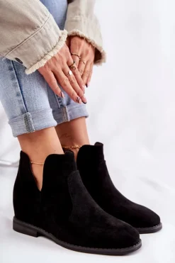 Zamszowe Botki Z Wycięciami Na Płaskim Obcasie Czarne Henriette