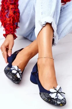 Zamszowe Czółenka Maciejka 04835-17 Granatowe W Kwiaty