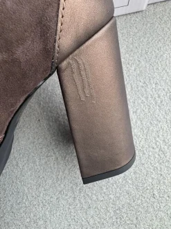 Zamszowe Czółenka Na Słupku Laura Messi 2702 Brązowe