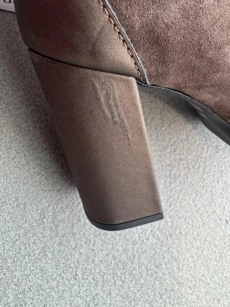 Zamszowe Czółenka Na Słupku Laura Messi 2702 Brązowe