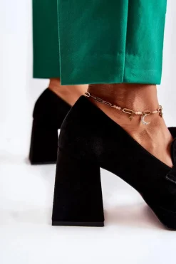 Zamszowe Czółenka Z Ozdobnym Łańcuchem Laura Messi 2444 Czarne