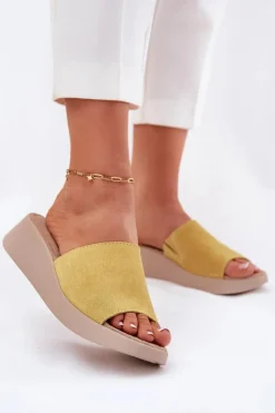 Zamszowe Klapki Damskie Na Koturnie Panto Fino RR267038 Żółte