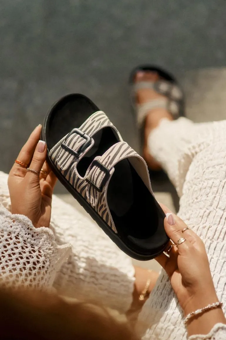 Zamszowe Klapki Damskie Z Klamrami D.Franklin DFSH405002 Zebra