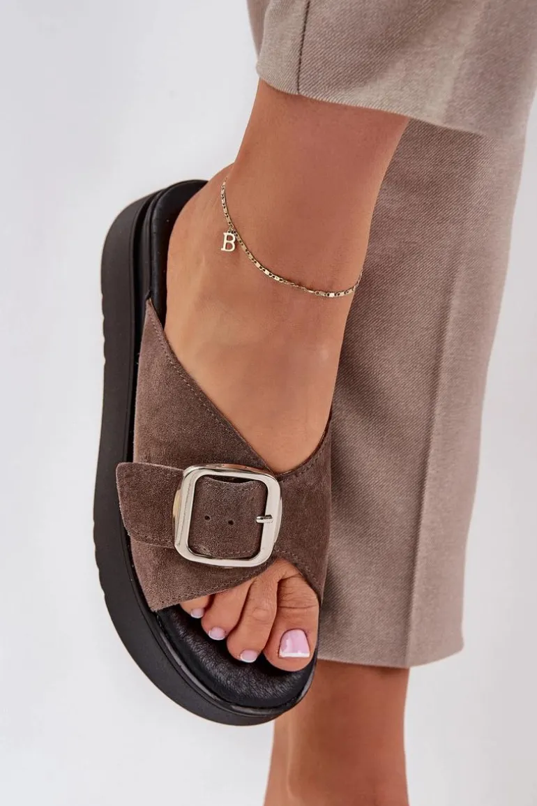 Zamszowe Klapki Damskie Z Klamrą Na Platformie Zazoo 3019 Brązowe