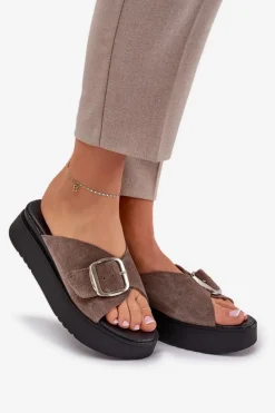 Zamszowe Klapki Damskie Z Klamrą Na Platformie Zazoo 3019 Brązowe