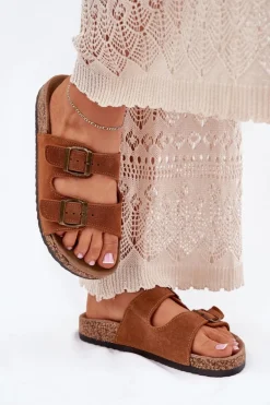 Zamszowe Klapki Na Korkowej Podeszwie Z Klamrami Camel Tavira