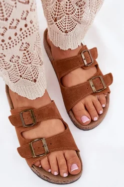 Zamszowe Klapki Na Korkowej Podeszwie Z Klamrami Camel Tavira