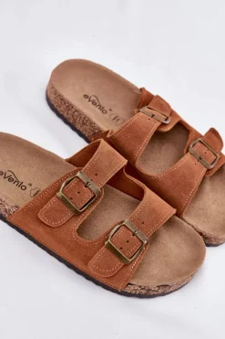 Zamszowe Klapki Na Korkowej Podeszwie Z Klamrami Camel Tavira