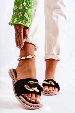 Zamszowe Klapki Z Ozdobnym Łańcuchem Czarne Louie