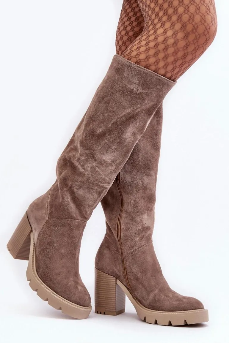 Zamszowe Kozaki Damskie Na Słupku Ciemnobeżowe Lewski 3371