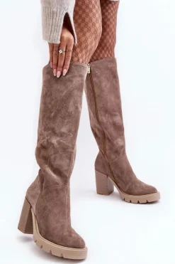 Zamszowe Kozaki Damskie Na Słupku Ciemnobeżowe Lewski 3371