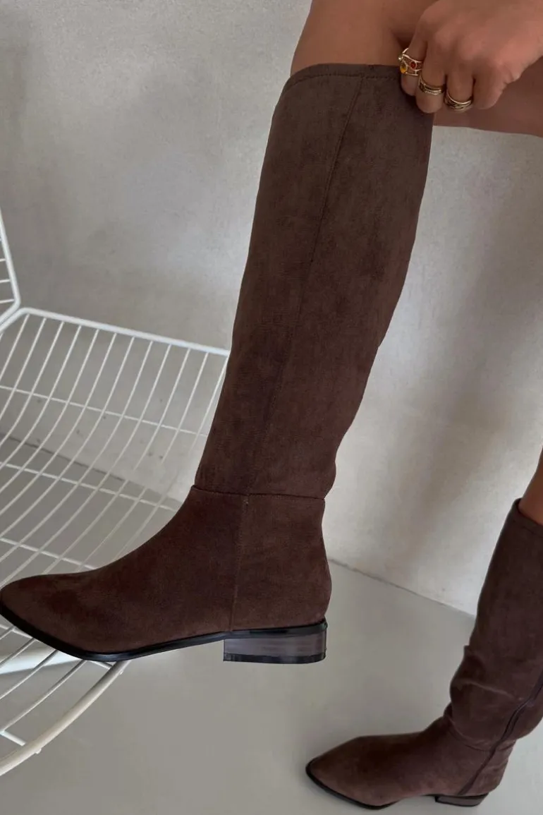 Zamszowe Kozaki Na Płaskim Obcasie Brązowe Eelin