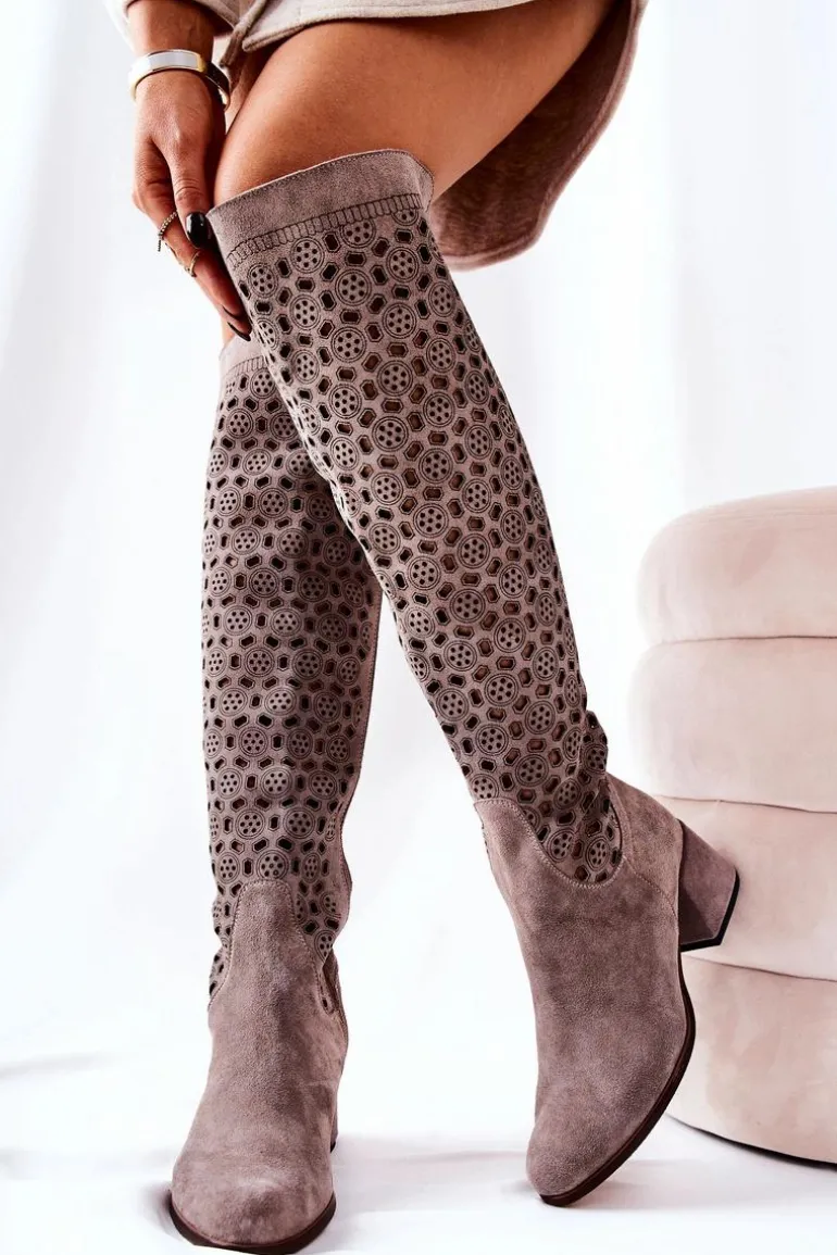 Zamszowe Kozaki Z Ażurowym Wzorem Jasnobrązowe Hekilea