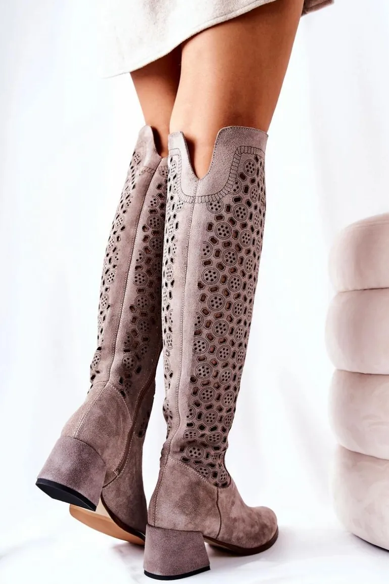 Zamszowe Kozaki Z Ażurowym Wzorem Jasnobrązowe Hekilea