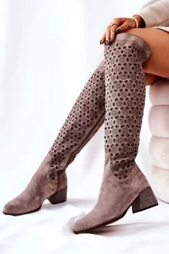 Zamszowe Kozaki Z Ażurowym Wzorem Jasnobrązowe Hekilea