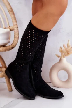 Zamszowe Kozaki Z Ażurowym Wzorem Czarne Darnell