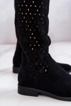 Zamszowe Kozaki Z Ażurowym Wzorem Czarne Darnell