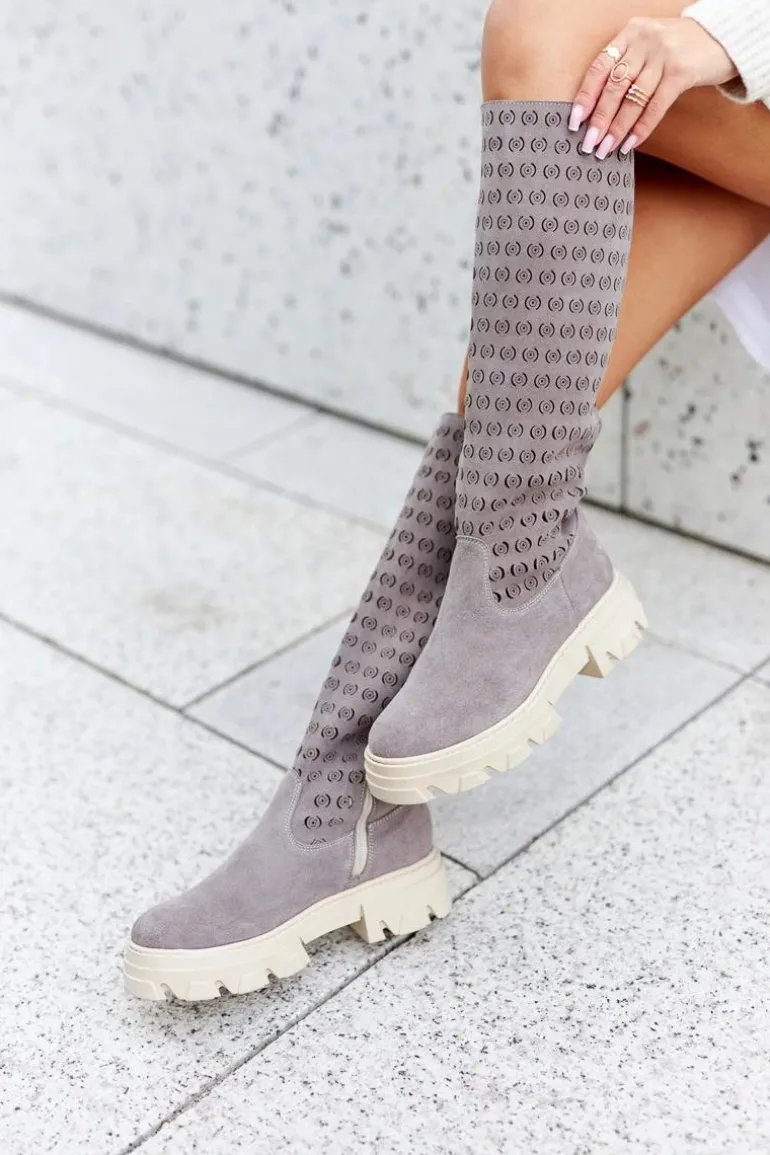 Zamszowe Kozaki Z Ażurowym Wzorem Jasnobrązowe Eldime