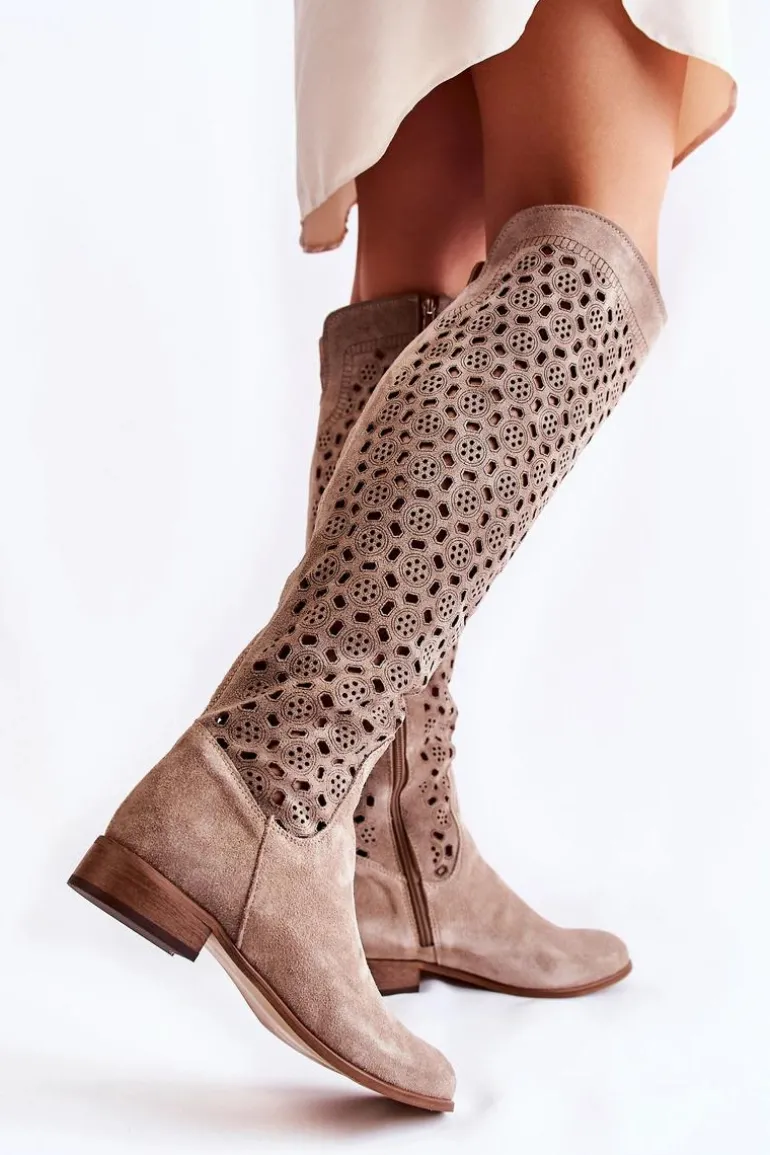 Zamszowe Kozaki Z Ażurowym Wzorem Ciemnobeżowe Pointe