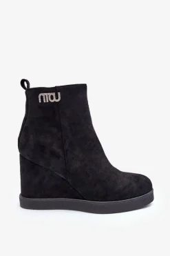 Zamszowe Ocieplane Botki Na Koturnie Z Ozdobą Czarne Vere