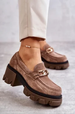 Zamszowe Półbuty Na Obcasie Ze Złotą Ozdobą Brązowe Lemar Lurdes