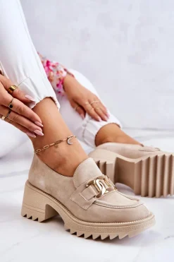 Zamszowe Półbuty Ze Złotą Ozdobą Jasnobeżowe Idealize