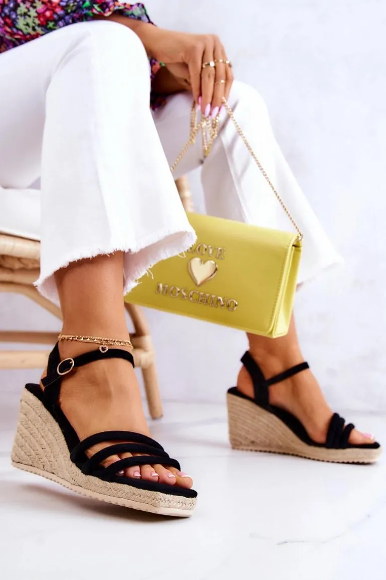 Zamszowe Sandałki Na Koturnie Czarne Louisiana