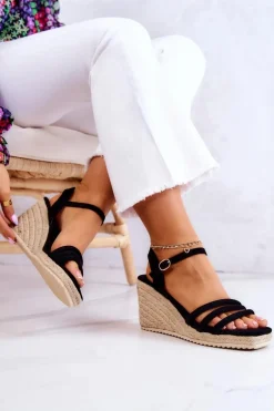 Zamszowe Sandałki Na Koturnie Czarne Louisiana