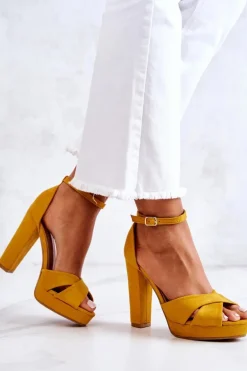 Zamszowe Sandałki Na Słupku Żółte Lanelle