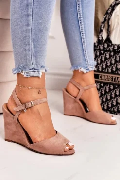 Zamszowe Sandały Na Koturnie Laura Messi 2253 Pudrowy Róż