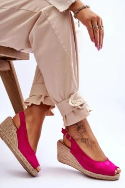 Zamszowe Sandały Na Koturnie Fuksja Elsie