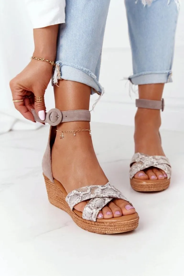 Zamszowe Sandały Na Koturnie Maciejka 04565-04 Beżowo-Złote