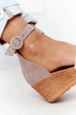 Zamszowe Sandały Na Koturnie Maciejka 04565-04 Beżowo-Złote