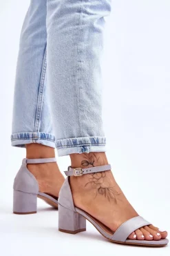 Zamszowe Sandały Na Niskim Obcasie Szare Quincy