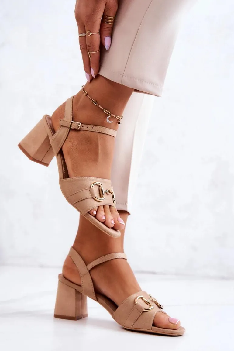 Zamszowe Sandały Na Obcasie Z Ozdobą Beżowe Darlen