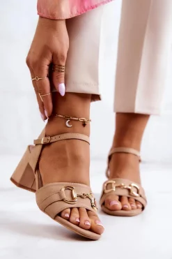 Zamszowe Sandały Na Obcasie Z Ozdobą Beżowe Darlen