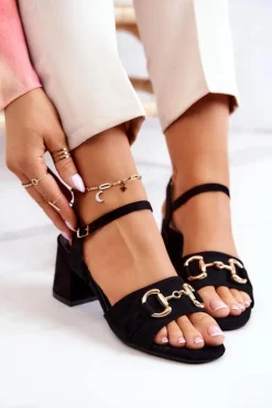 Zamszowe Sandały Na Obcasie Z Ozdobą Czarne Darlen