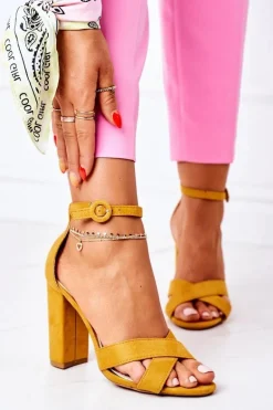 Zamszowe Sandały Na Słupku Żółte Destino